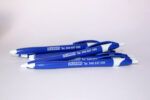 Bolígrafos Finball azules personalizados tinta blanca para publicidad de Legarra